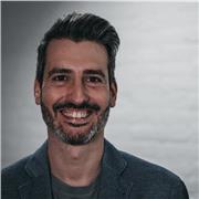 Experto en innovación turística, inteligencia artificial y blockchain con más de 15 años de experiencia en el sector hotelero.